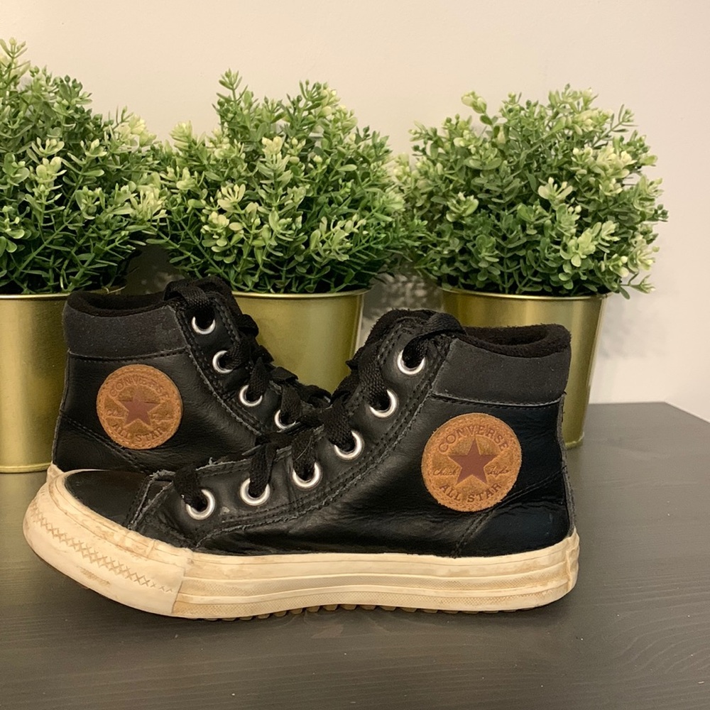 Converse kids size 1 black.
